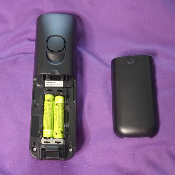 Panasonic Cordless Phone w/ Answering Machine Base & 2nd Cordless Phone w/ Base - Picture 7 of 11